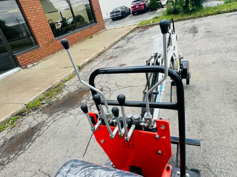 Mini Excavator 0.8T with Briggs & Stratton engine (EX08BS1) - Image 19